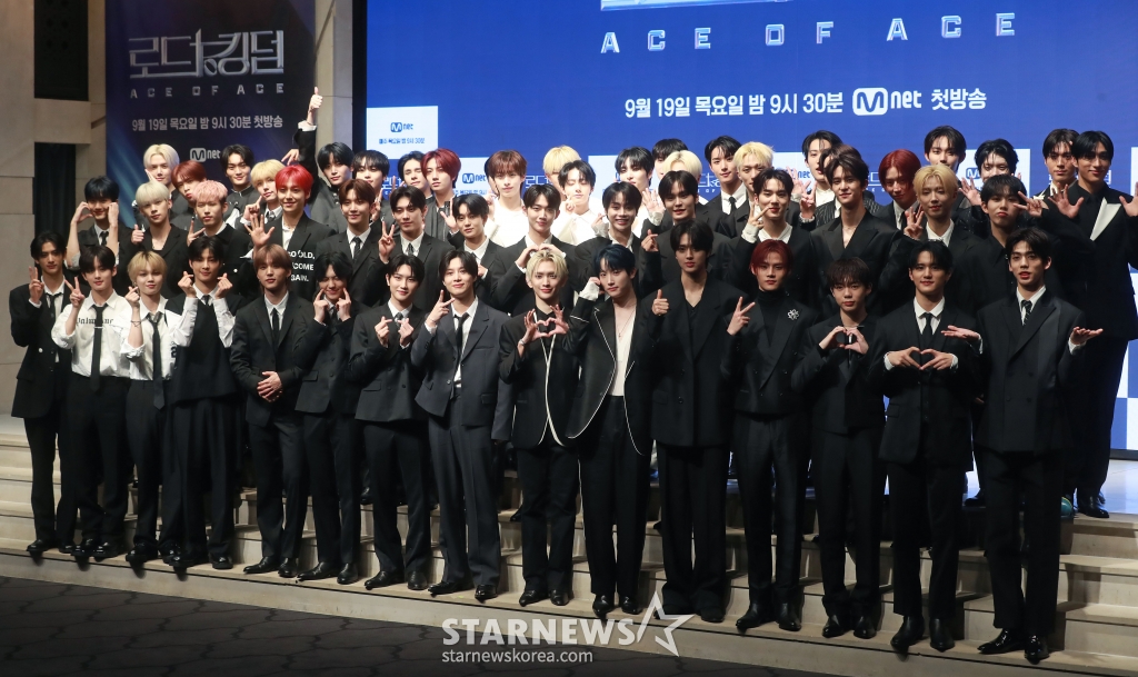 그룹 더뉴식스, 더크루원, 에잇턴, 원어스, 유나이트, 크래비티, 템페스트와 MC 태민이 19일 오전 서울 강남구 논현동 엘리에나 호텔에서 진행된 엠넷 예능 '로드 투 킹덤 : ACE OF ACE' 제작발표회에 참석해 포즈를 취하고 있다. 실력과 잠재력을 충분히 갖추고 있는 보이그룹들을 다시 한번 재조명하는 K팝 보이그룹 라이징 프로젝트 '로드 투 킹덤 : ACE OF ACE'는 오늘(19일) 첫 방송된다. /2024.09.19 /사진=이동훈
