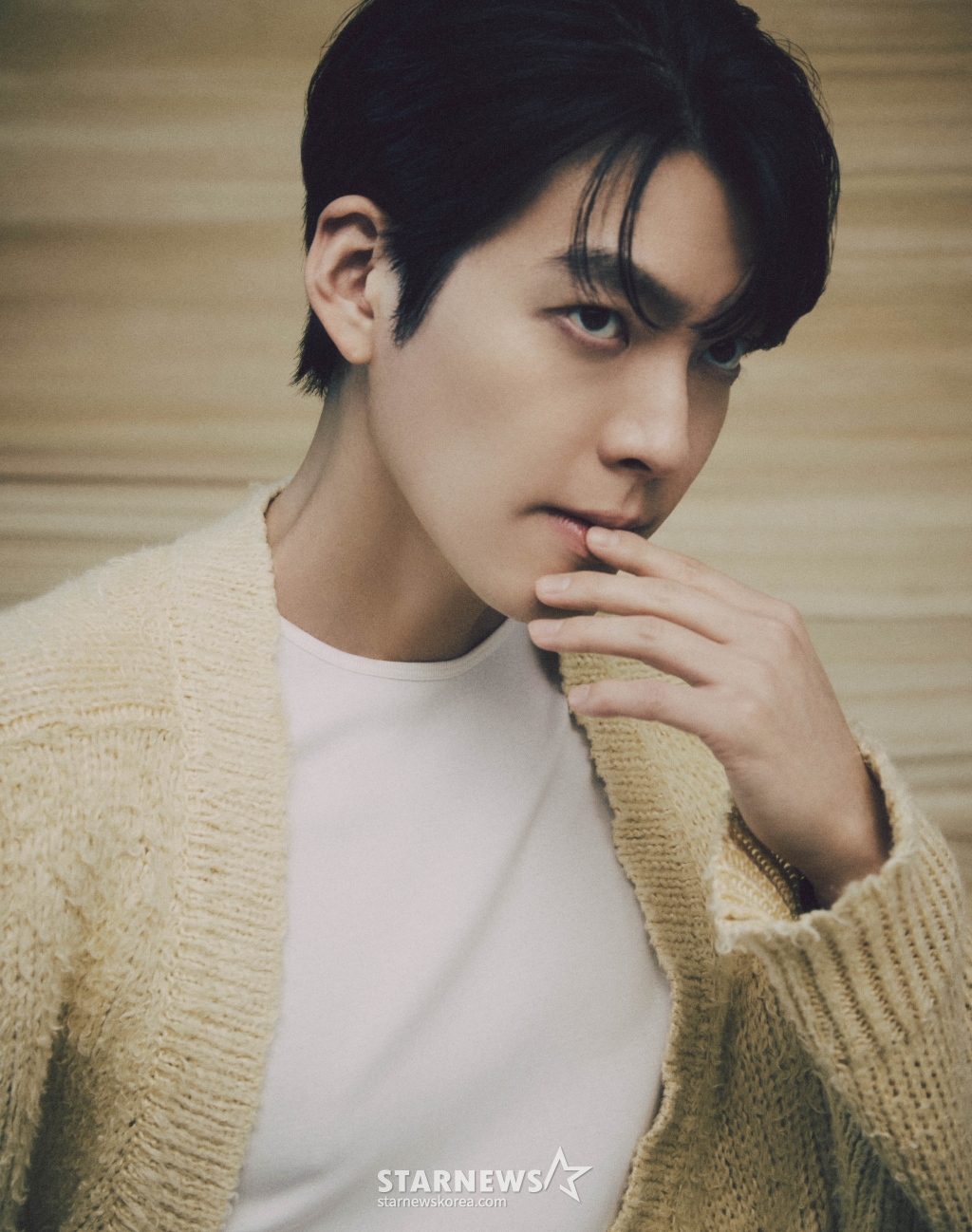 넷플릭스 오리지널 영화 '무도실무관'의 주연배우 김우빈이 19일 진행된 인터뷰를 위해 포즈를 취하고 있다. /사진제공=넷플릭스 2024.09.19 /사진=이동훈