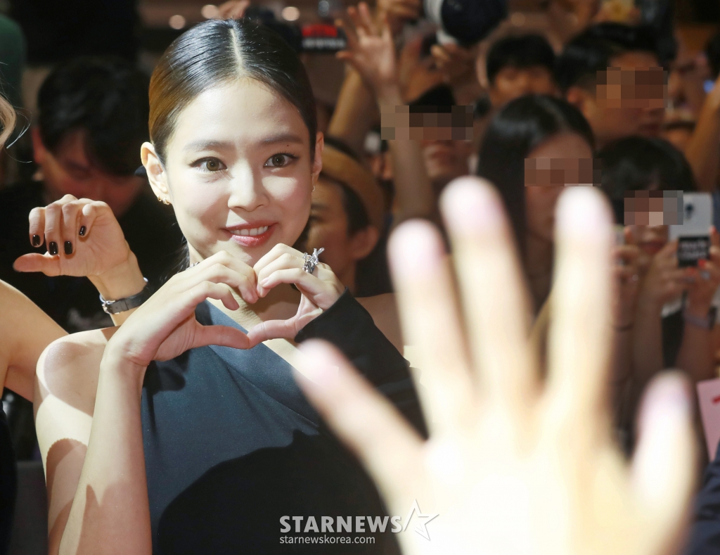 걸그룹 블랙핑크(BLACK PINK) 제니가 9일 오후 서울 영등포구 타임스퀘어 영등포점에서 진행된 ‘본 핑크 인 시네마스'(BORN PINK IN CINEMAS) 핑크카펫 행사에서 포즈를 취하고 있다. /2024.08.09 /사진=이동훈