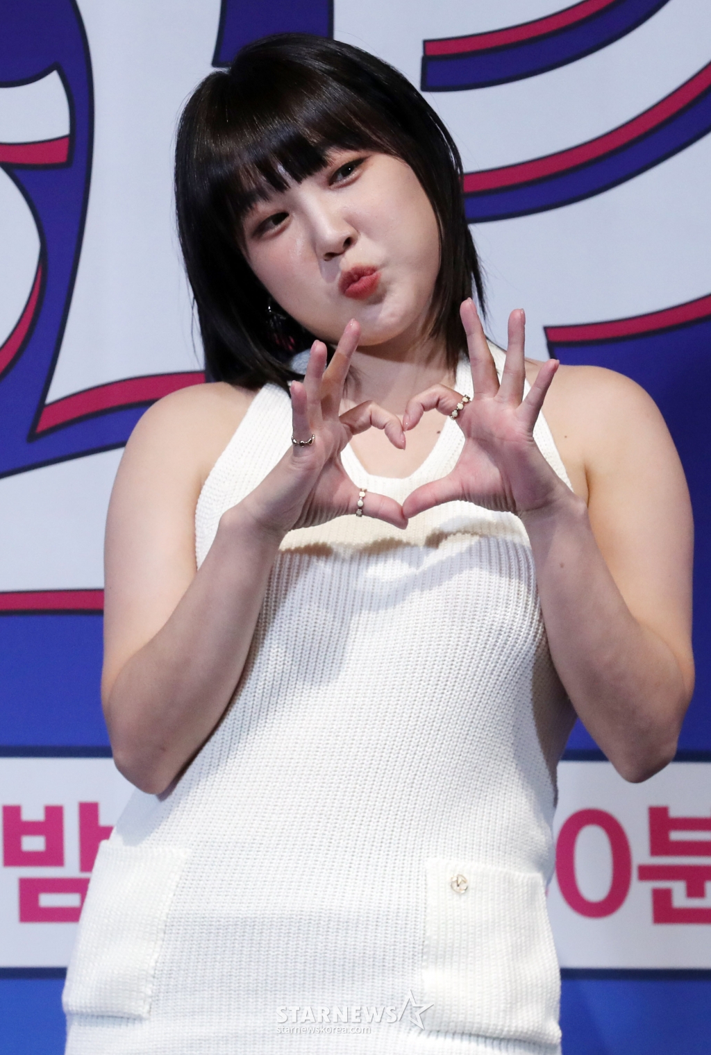 개그우먼 이은지가 20일 오후 서울 영등포구 신도림 라마다호텔에서 열린 JTBC '극한투어' 제작발표회에 참석해 포즈를 취하고 있다. JTBC 신규 예능 '극한투어'는 같은 여행지에서 '극악'과 '극락'을 오가며 정반대의 재미를 선보이는 프로그램으로 오는 22일 첫 방송된다. 2024.09.20 /사진=임성균