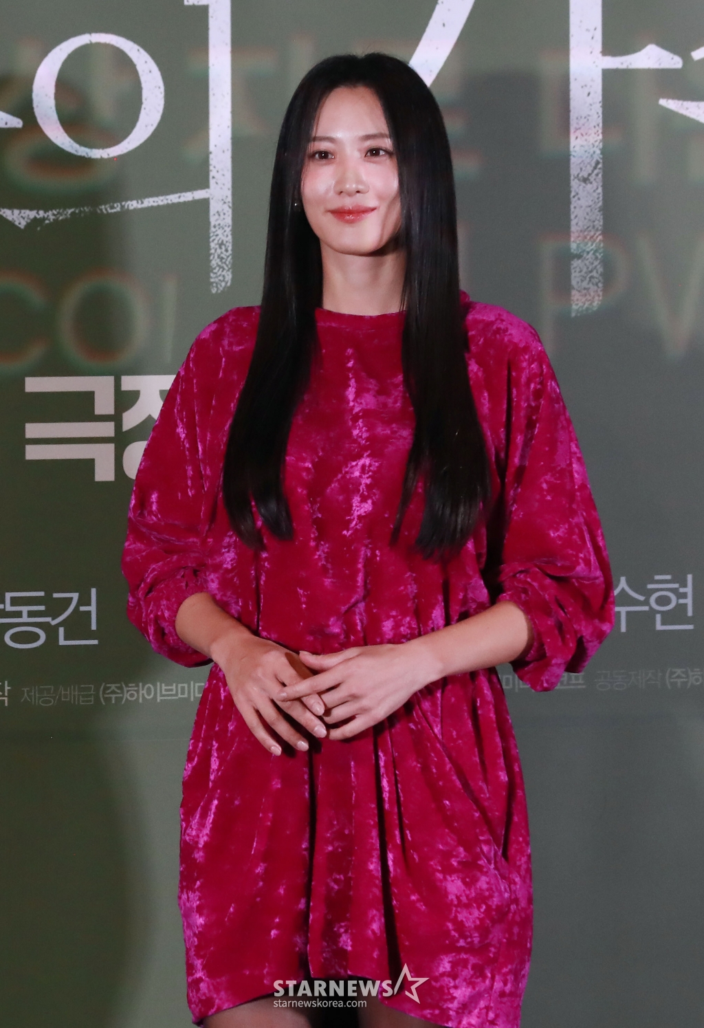 배우 수현이 24일 오후 서울 CGV용산아이파크몰에서 진행된 영화 '보통의 가족'(감독 허진호) 언론시사회 및 기자간담회에 참석해 포즈를 취하고 있다. 각자의 신념을 가지고 살아가던 네 사람이 아이들의 범죄현장이 담긴 CCTV를 보게 되면서 모든 것이 무너져가는 모습을 담은 서스펜스 영화 '보통의 가족'은 오는 10월 개봉 예정이다. /2024.09.24 /사진=이동훈