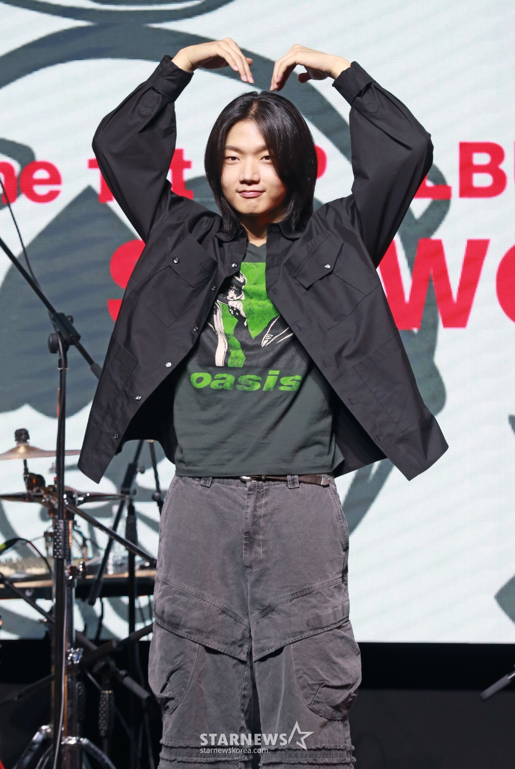 '안테나 첫 보이밴드' 드래곤포니(Dragon Pony) 고강훈이 26일 오후 서울 예스24 원더로크홀에서 진행된 데뷔 EP ‘POP UP'(팝업) 발매 기념 쇼케이스에서 포즈를 취하고 있다. 이번 앨범에는 타이틀곡 ‘POP UP’을 비롯해 ‘모스부호’, ‘꼬리를 먹는 뱀’, ‘Traffic Jam'(트래픽 잼), ‘Pity Punk'(피티 펑크) 등 총 5곡이 수록됐다. /2024.09.26 /사진=이동훈