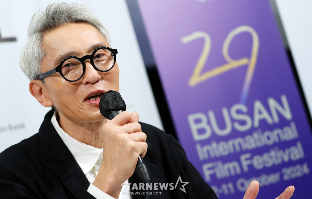 감독 겸 배우 마츠시게 유타카가 3일 오전 부산 해운대구 우동 영상산업센터에서 진행된 제29회 부산국제영화제(BIFF) 영화 '고독한 미식가 더 무비' 기자간담회에 참석해 취재진 질의에 답하고 있다. 2024.10.03 /사진=김창현