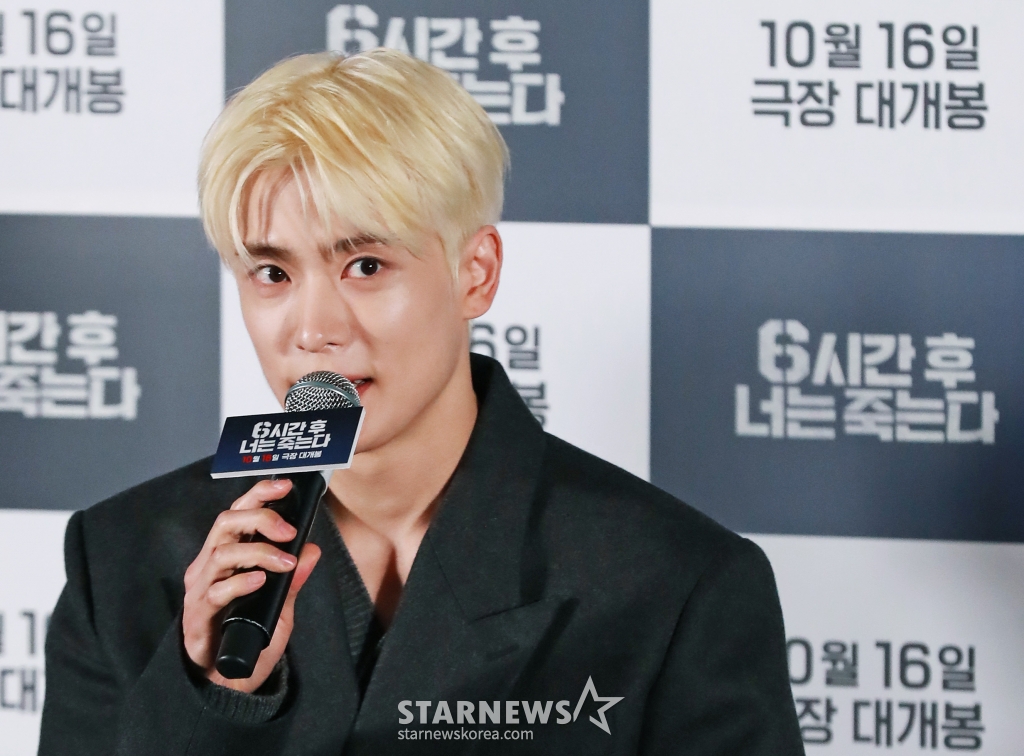 배우 정재현이 7일 오후 서울 CGV용산아이파크몰에서 진행된 영화 '6시간 후 너는 죽는다'(감독 이윤석) 언론시사회 및 기자간담회에 참석해 질문에 답하고 있다. 길을 걷다가 죽음 예언자 ‘준우’(정재현)에게 6시간 후 죽게 된다는 말을 듣게 된 ‘정윤’(박주현)이 예견된 미래를 바꾸기 위해 범인을 찾아가는 타임리미트 감성 미스터리 추리극 '6시간 후 너는 죽는다'는 오는 16일 개봉한다. /2024.10.07 /사진=이동훈