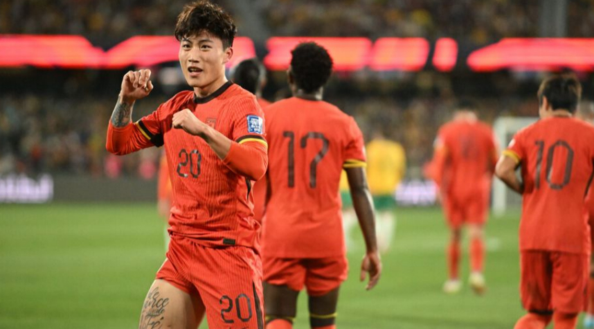 시에원넝이 10일(한국시간) 호주 애들레이드의 애들레이드 오벌에서 열린 2026 국제축구연맹(FIFA) 북중미월드컵 아시아 지역 3차 예선 3라운드 호주전 득점 후 세리머니하고 있다. /사진=아시아축구연맹(AFC) 홈페이지 갈무리