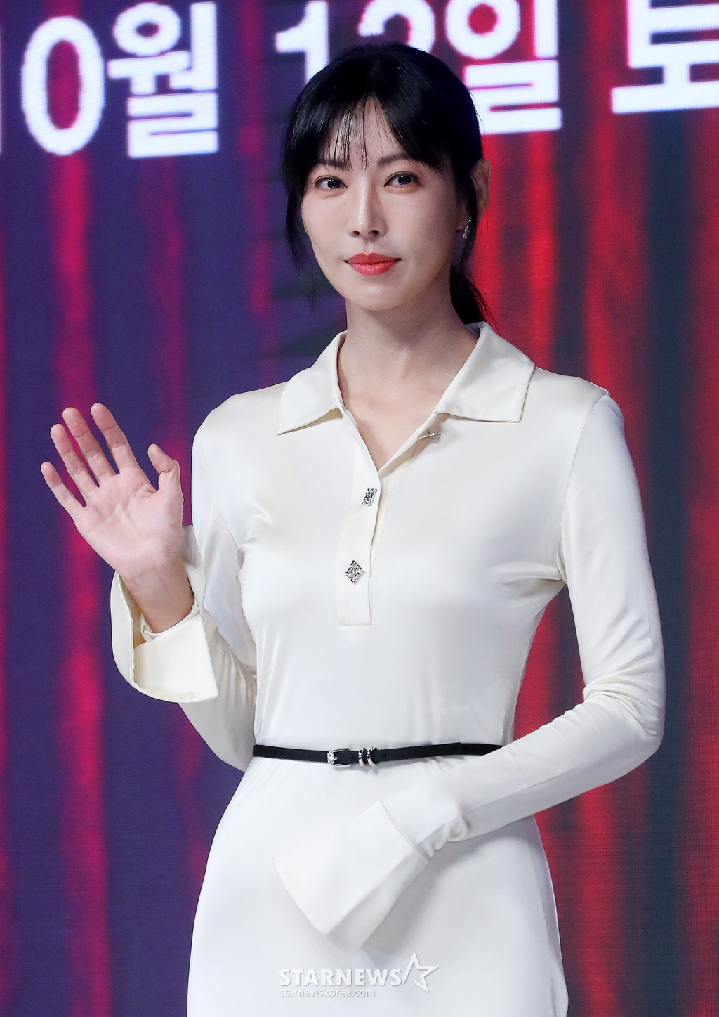 배우 김소연이 11일 오전 서울 강남구 논현동 엘리에나호텔에서 진행된 JTBC 토일드라마 '정숙한 세일즈' 제작발표회에 참석해 포즈를 취하고 있다. '정숙한 세일즈'는 '성'(性)이 금기시되던 그때 그 시절인 1992년 한 시골마을, 성인용품 방문 판매에 뛰어든 '방판 씨스터즈' 4인방의 자립, 성장, 우정에 관한 이야기를 그린 작품이다. 오는 12일 첫 방송. 2024.10.11 /사진=김창현