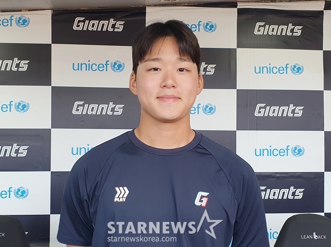 롯데 박준우가 부산 사직야구장에서 스타뉴스와 인터뷰를 하고 있다. /사진=양정웅 기자