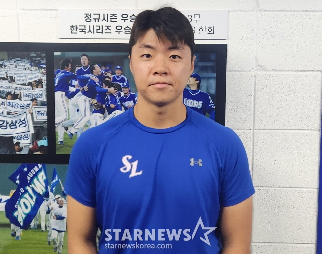 김윤수가 13일 PO 1차전 승리 후 취재진과 인터뷰를 하고 있다. /사진=안호근 기자