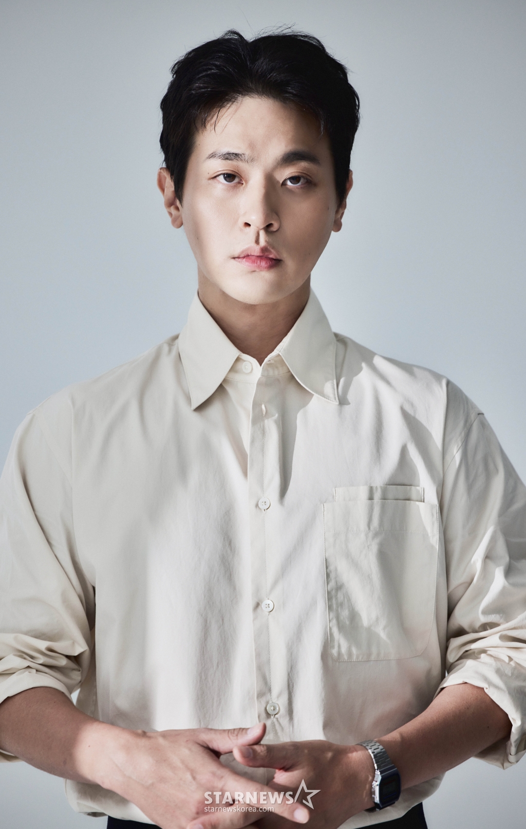 넷플릭스 오리지널 영화 '전, 란'(감독 김상만)의 주연배우 박정민이 14일 오전 진행된 인터뷰를 위해 포즈를 취하고 있다. '전, 란'은 왜란이 일어난 혼란의 시대, 함께 자란 조선 최고 무신 집안의 아들 '종려'(박정민)와 그의 몸종 '천영'(강동원)이 '선조'(차승원)의 최측근 무관과 의병으로 적이 되어 다시 만나는 이야기를 그린 영화다. /사진제공=넷플릭스 2024.10.14 /사진=이동훈