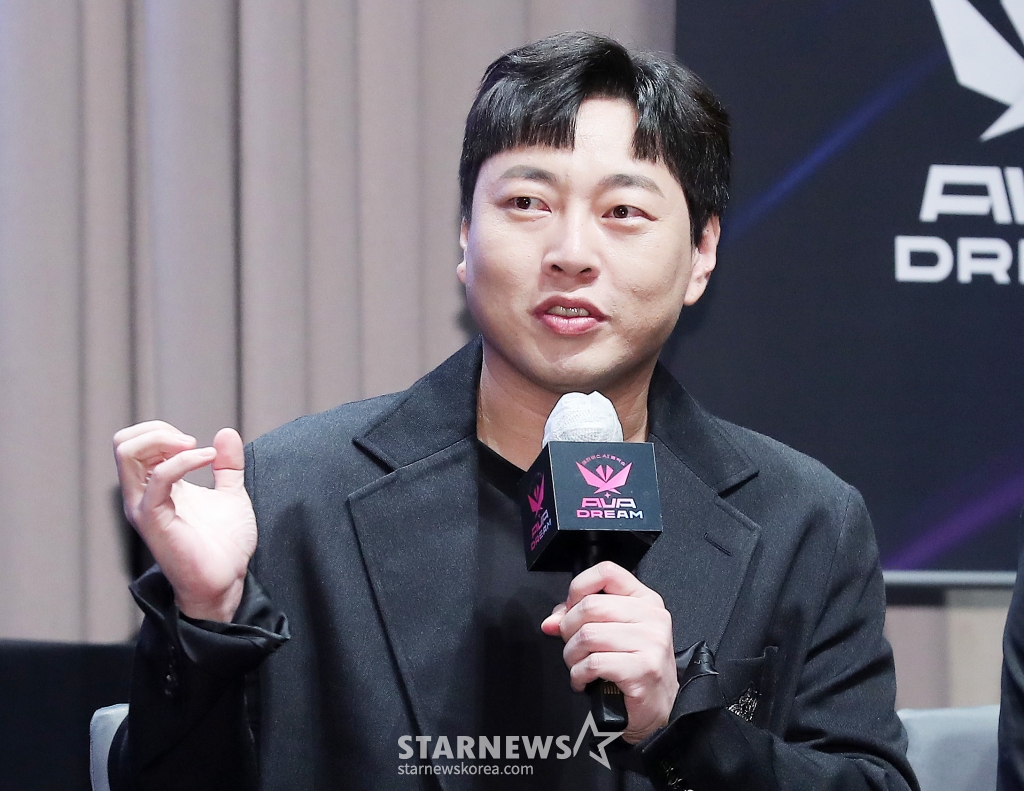 개그맨 이진호가 27일 오전 서울 강남구 역삼동 조선팰리스 서울 강남에서 열린 TV조선 예능 '아바드림' 제작발표회에 참석해 인사말을 하고 있다. '아바드림'은 시공간을 초월한 가상 세계에서 버추얼 아바타가 등장해 환상적인 무대를 선보이는 한국 최초의 메타버스 AI 음악쇼다. 2022.09.27
