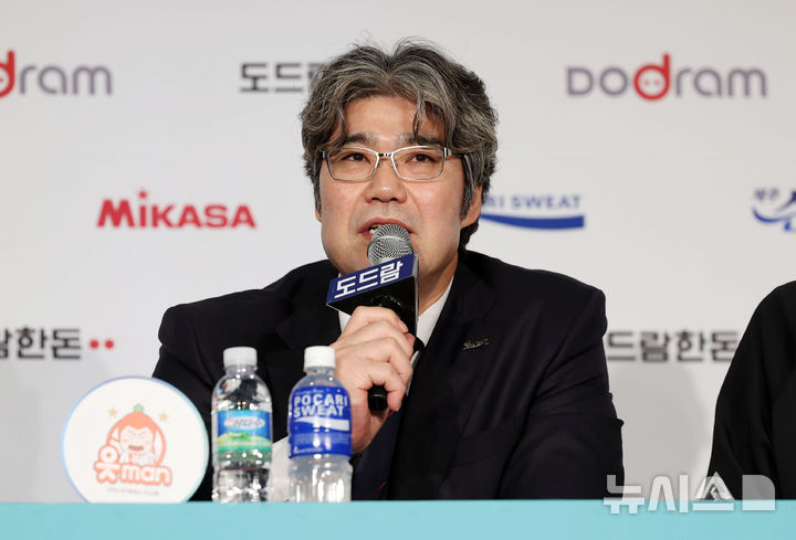 15일 서울 서초구 더케이호텔서울에서 열린 도드람 2024~2025 V-리그 남자부 미디어데이에서 OK저축은행 오기노 마사지 감독이 출사표를 밝히고 있다. /사진=뉴시스