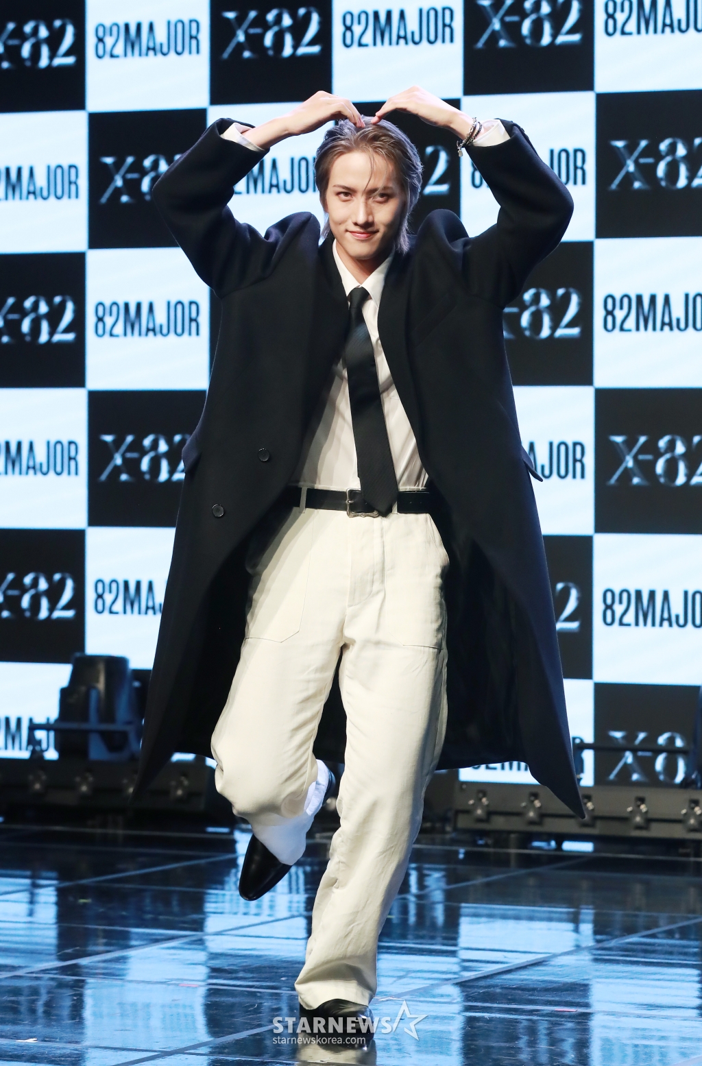 그룹 82메이저(82MAJOR) 조성일이 15일 오전 서울 강남구 일지아트홀에서 진행된 미니 2집 ‘X-82'(엑스-82) 발매기념 쇼케이스에서 포즈를 취하고 있다. 이번 앨범에는 타이틀곡 ‘혀끝'(Stuck)을 비롯해 ‘가시밭길도 괜찮아'(Thorns), ‘Face Time'(페이스 타임), ‘Gossip'(가십) 등 총 4곡이 수록됐다. /2024.10.15 /사진=이동훈