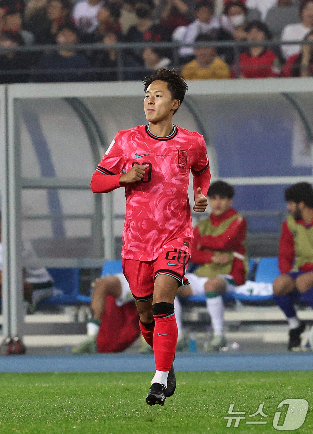 이승우가 지난 15일 용인미르스타디움에서 열린 한국 대 이라크의 2026 북중미 월드컵 아시아 지역 3차 예선 B조 4차전에서 후반 막판 교체 투입되고 있다. /사진=뉴스1