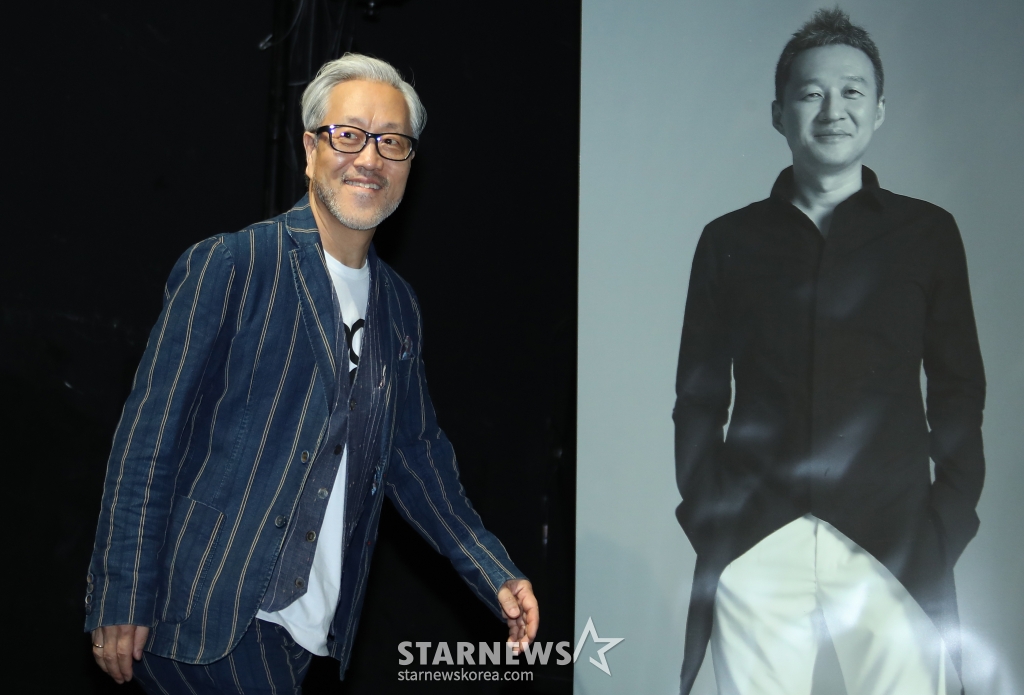 (서울=뉴스1) 권현진 기자 = 밴드 봄여름가을겨울 김종진이 16일 오후 서울 마포구 CJ아지트 광흥창에서 열린 '나의 아름다운 노래가 당신의 마음을 깨끗하게 할 수 있다면 35th Anniversary 2024 MIX' 발매 기념 기자간담회에 참석하고 있다. 2024.10.16/뉴스1 Copyright (C) 뉴스1. All rights reserved. 무단 전재 및 재배포, AI학습 이용 금지. /사진=(서울=뉴스1) 권현진 기자
