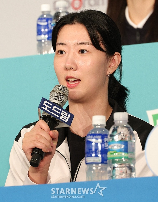 도드람 2024~2025 V-리그 여자부 미디어데이가 16일 오후 서울 서초구 더케이호텔서울에서 열렸다. IBK기업은행 강소휘가 기자들의 질문에 답하고 있다. /사진=김진경 대기자