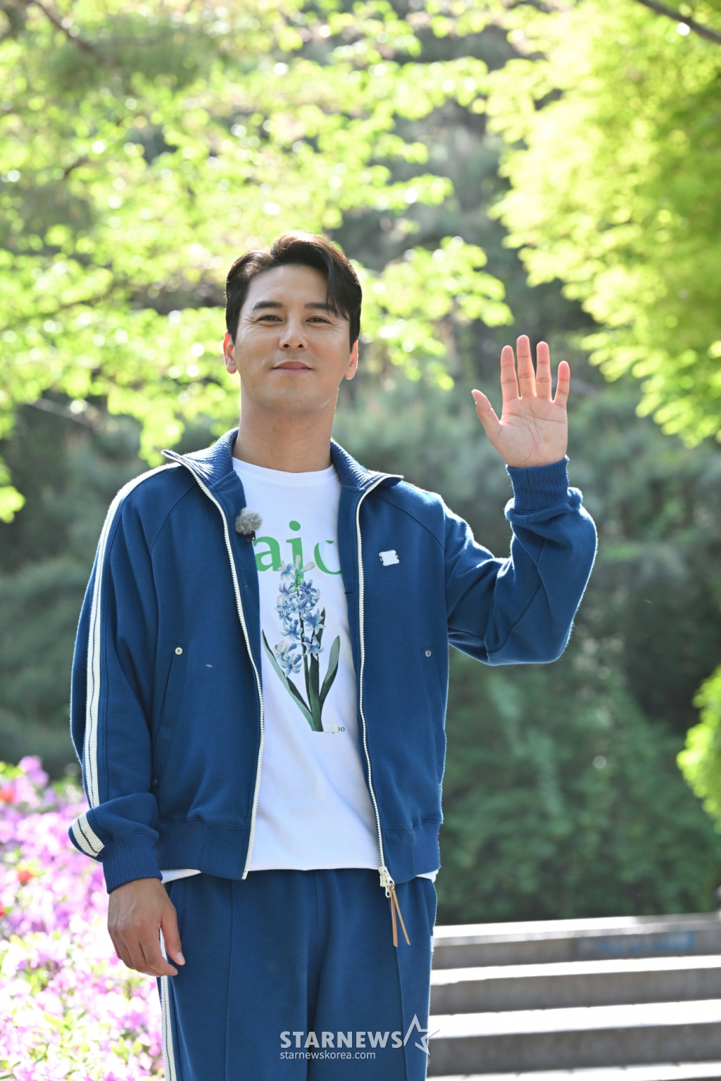 가수 장민호가 30일 오전 온라인으로 진행된 KBS 2TV 예능 '2장 1절' 제작발표회를 위해 포즈를 취하고 있다. /사진제공=KBS 2024.04.30 /사진=이동훈