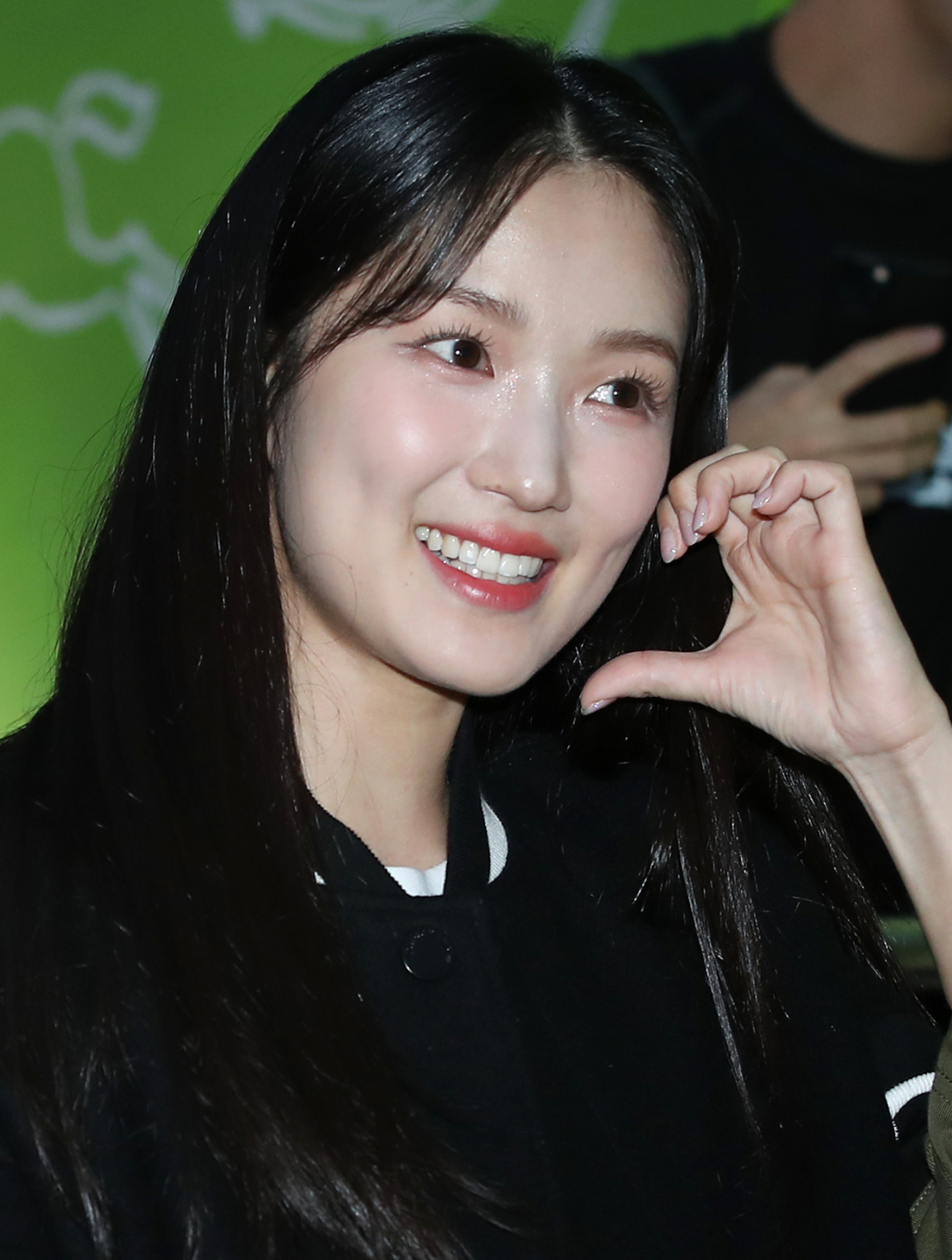 (서울=뉴스1) 권현진 기자 = 배우 김혜윤이 26일 오후 서울 성동구 성수동 한 플래그십 스토어에서 열린 패션 브랜드 행사에 참석해 인사를 하고 있다. 2024.9.26/뉴스1 Copyright (C) 뉴스1. All rights reserved. 무단 전재 및 재배포, AI학습 이용 금지. /사진=(서울=뉴스1) 권현진 기자