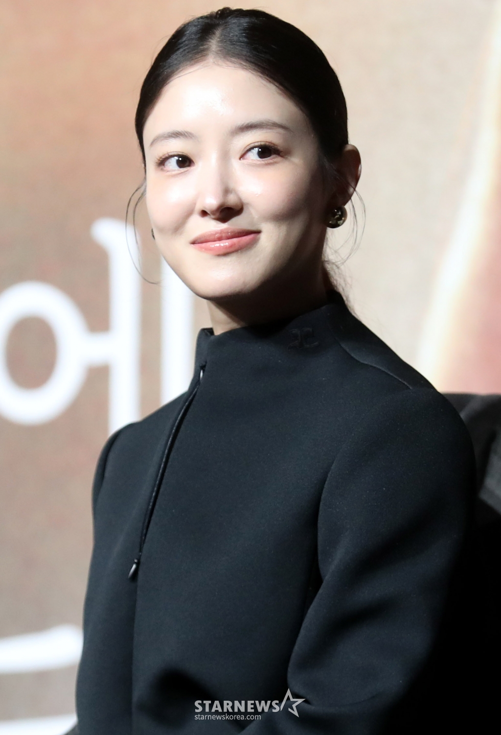 배우 이세영이 12일 오전 서울 중구 웨스틴 조선호텔 그랜드볼룸에서 열린 쿠팡플레이 시리즈 '사랑후에 오는 것들' 제작발표회에 참석해 포즈를 취하고 있다. '사랑 후에 오는 것들' 운명 같던 사랑이 끝나고, 모든 것을 잊은 여자 ‘홍’과 후회로 가득한 남자 ‘준고’의 사랑 후 이야기를 그린 감성 멜로드라로 오는 27일 첫 방송 예정이다. 2024.09.12 /사진=임성균