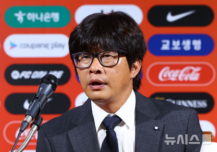 신상우 신임 대한민국 여자 축구국가대표팀 감독이 17일 오전 서울 종로구 축구회관에서 열린 취임 기자회견에서 발언하고 있다. /사진=뉴시스