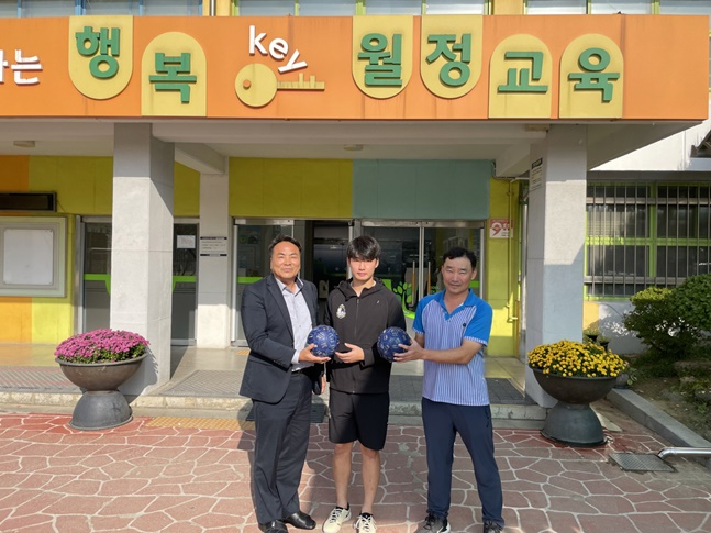 서울월정초등학교 '스마일 스쿨' 캠페인. /사진=서울 이랜드 FC