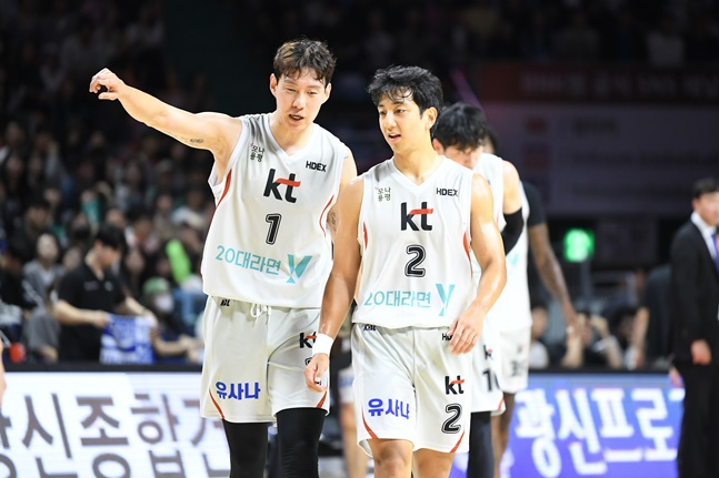 KT 한희원(왼쪽)과 허훈. /사진=KBL 제공