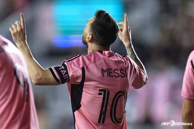 미국 메이저리그사커(MLS) 뉴 잉글랜드 레볼루션전 득점 후 세리머니하는 메시. /AFPBBNews=뉴스1