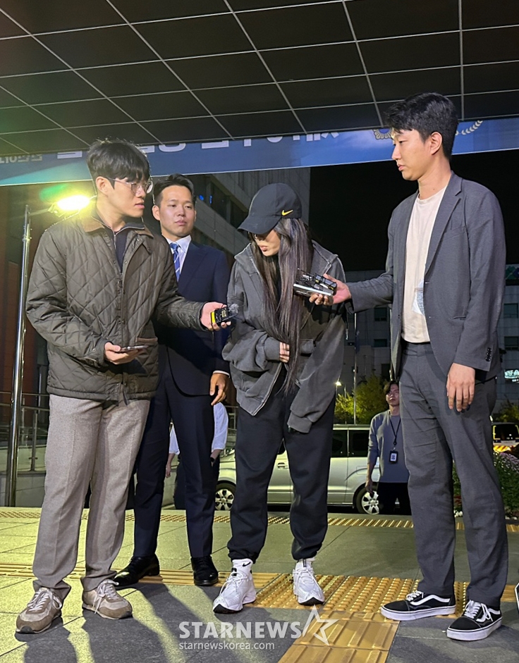 (서울=뉴스1) 홍유진 기자 = 가수 제시가 16일 오후 피고소인 조사를 받기 위해 강남경찰서로 출석하고 있다. 제시는 "일단 때린 사람을 빨리 찾았으면, 벌 받았으면 좋겠다"며 "있는 그대로 말하고 나오겠다"고 밝혔다. 2024.10.16/뉴스1 Copyright (C) 뉴스1. All rights reserved. 무단 전재 및 재배포, AI학습 이용 금지. /사진=(서울=뉴스1) 홍유진 기자