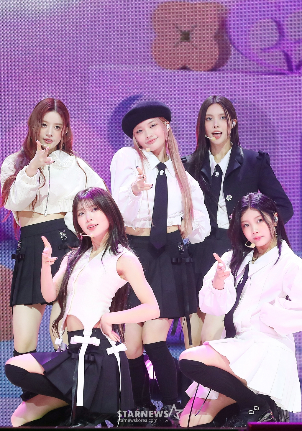 걸그룹 아일릿(ILLIT)이 21일 오후 서울 광진구 예스24 라이브홀에서 진행된 미니 2집 'I'LL LIKE YOU' 쇼케이스에 참석해 멋진 무대를 선보이고 있다. 'I'LL LIKE YOU'는 순간에 과몰입하는 소녀가 친해지고 싶은 상대를 만나 고민하지만, 결국 자신의 마음을 믿고 '너'에게 직진하는 '나'의 모습을 노래한다. 이 앨범에는 타이틀곡 'Cherish (My Love)'를 포함해 'I' /사진=김창현 chmt@