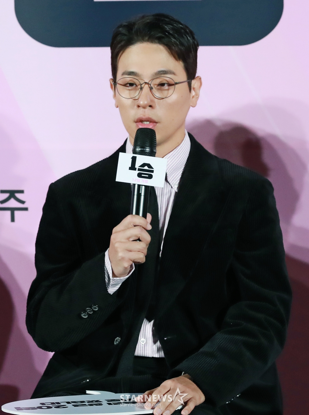 배우 박정민이 28일 오전 서울 CGV용산아이파크몰에서 진행된 영화 '1승'(감독 신연식) 제작발표회에 참석해 질문에 답하고 있다. 이겨본 적 없는 감독과 이길 생각 없는 구단주, 이기는 법 모르는 선수들까지 승리의 가능성이 하나도 없는 프로 여자배구단이 1승을 위해 도전에 나서는 영화 '1승'은 오는 12월 개봉예정이다. /2024.10.28 /사진=이동훈 photoguy@