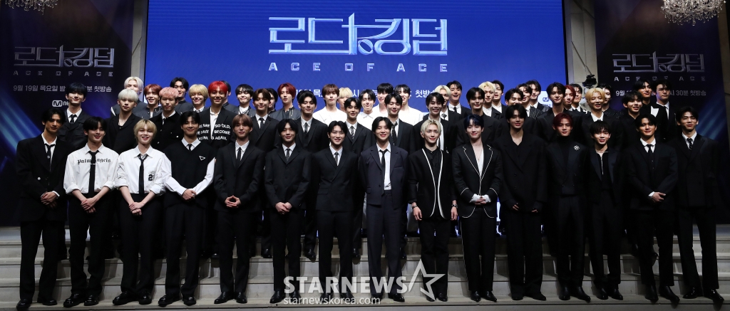 [서울=뉴시스] 김혜진 기자 = 그룹 샤이니 태민을 비롯한 로드투킹덤 출연진이 19일 오전 서울 강남구 엘리에나 호텔에서 열린 Mnet 예능 프로그램 '로드 투 킹덤' 제작발표회에서 포즈를 취하고 있다.  지난 2020년 첫 방송됐던 '로드 투 킹덤'이 2024년 리브랜딩을 거쳐 새롭게 돌아오는 것. 그룹 샤이니 태민이 단독 MC로 나서는 가운데 그룹 더뉴식스 더크루원 에잇턴 원어스 유나이트 크래비티 템페스트 총 7팀이 출격한다. 2024.09.19. jini@newsis.com /사진=김혜진