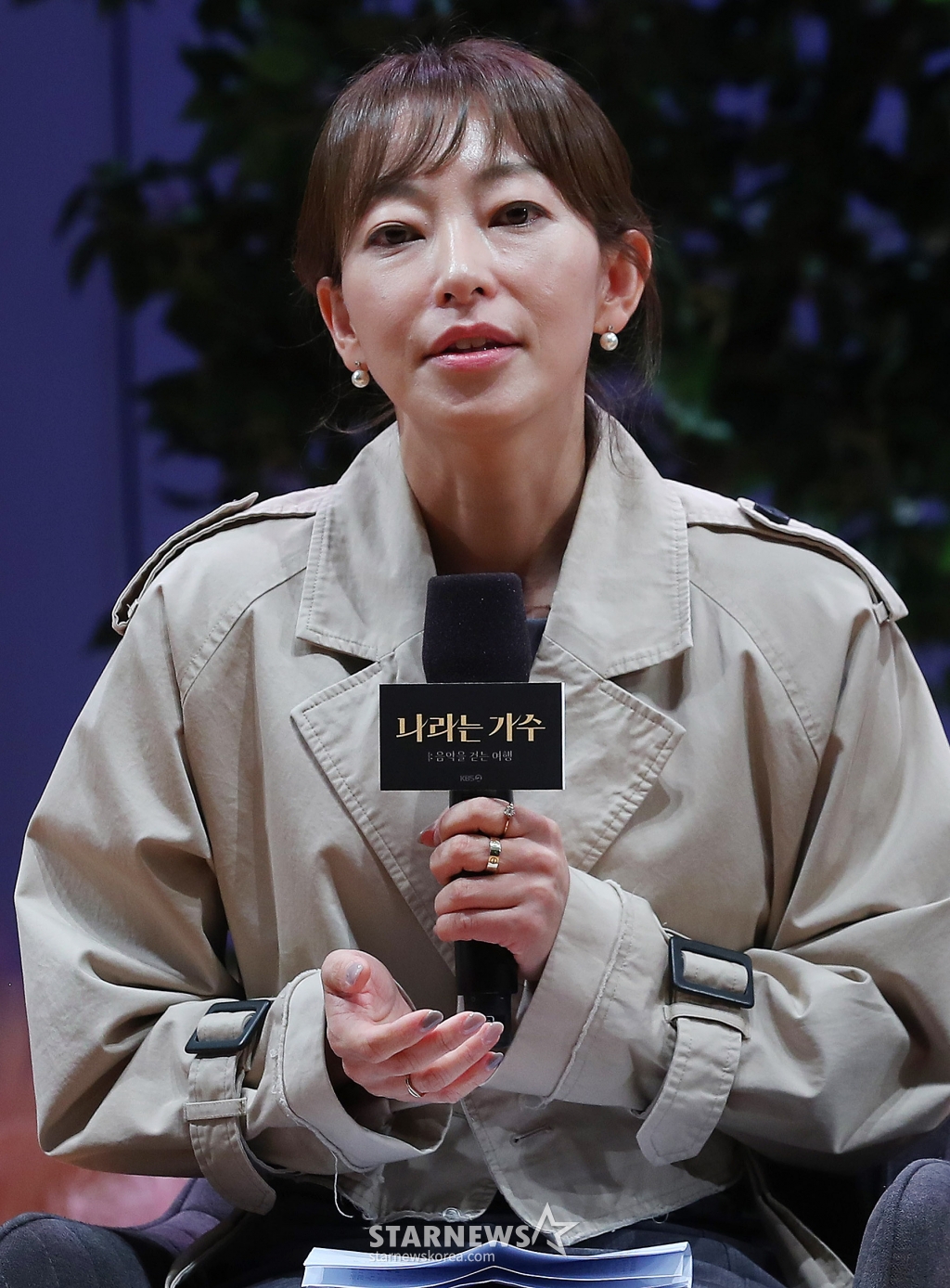 이선희 CP가 1일 오전 서울 영등포구 여의도동 KBS 아트홀에서 진행된 KBS 2TV 음악 여행 리얼리티쇼 '나라는 가수' 제작발표회에 참석해 인사말을 하고 있다. '나라는 가수-스페인'은 K팝 대표 실력파 아티스트들이 다른 '나라'의 음악과 문화를 경험하며 '나'라는 가수를 찾아가는 여행기를 그리는 음악 예능 프로그램이다. 오는 2일 첫 방송. 2024.11.01 /사진=김창현 chmt@