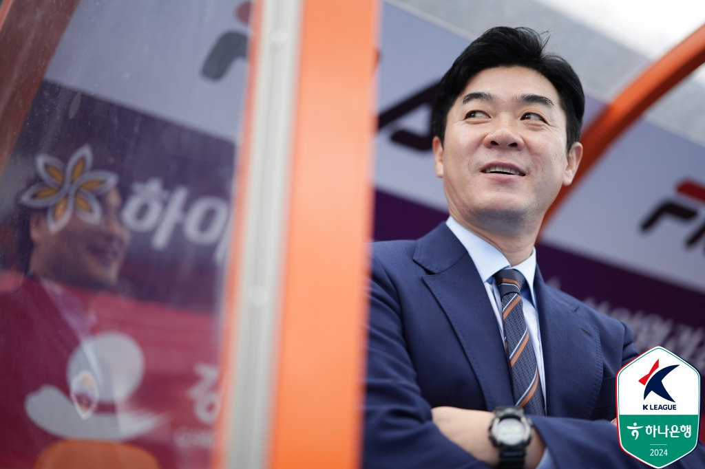 윤정환 강원FC 감독. /사진=한국프로축구연맹 제공
