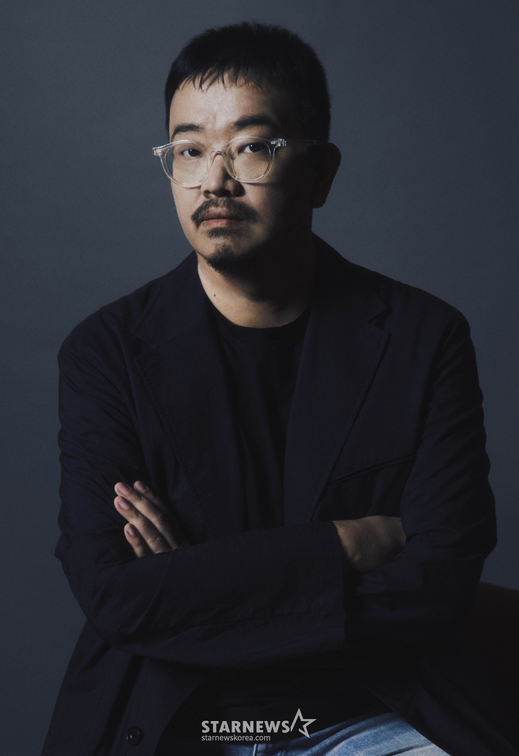 넷플릭스 오리지널 시리즈 '지옥' 시즌2의 연상호 감독이 29일 진행된 라운드 인터뷰를 위해 포즈를 취하고 있다. /사진제공=넷플릭스 2024.10.29 /사진=이동훈 photoguy@