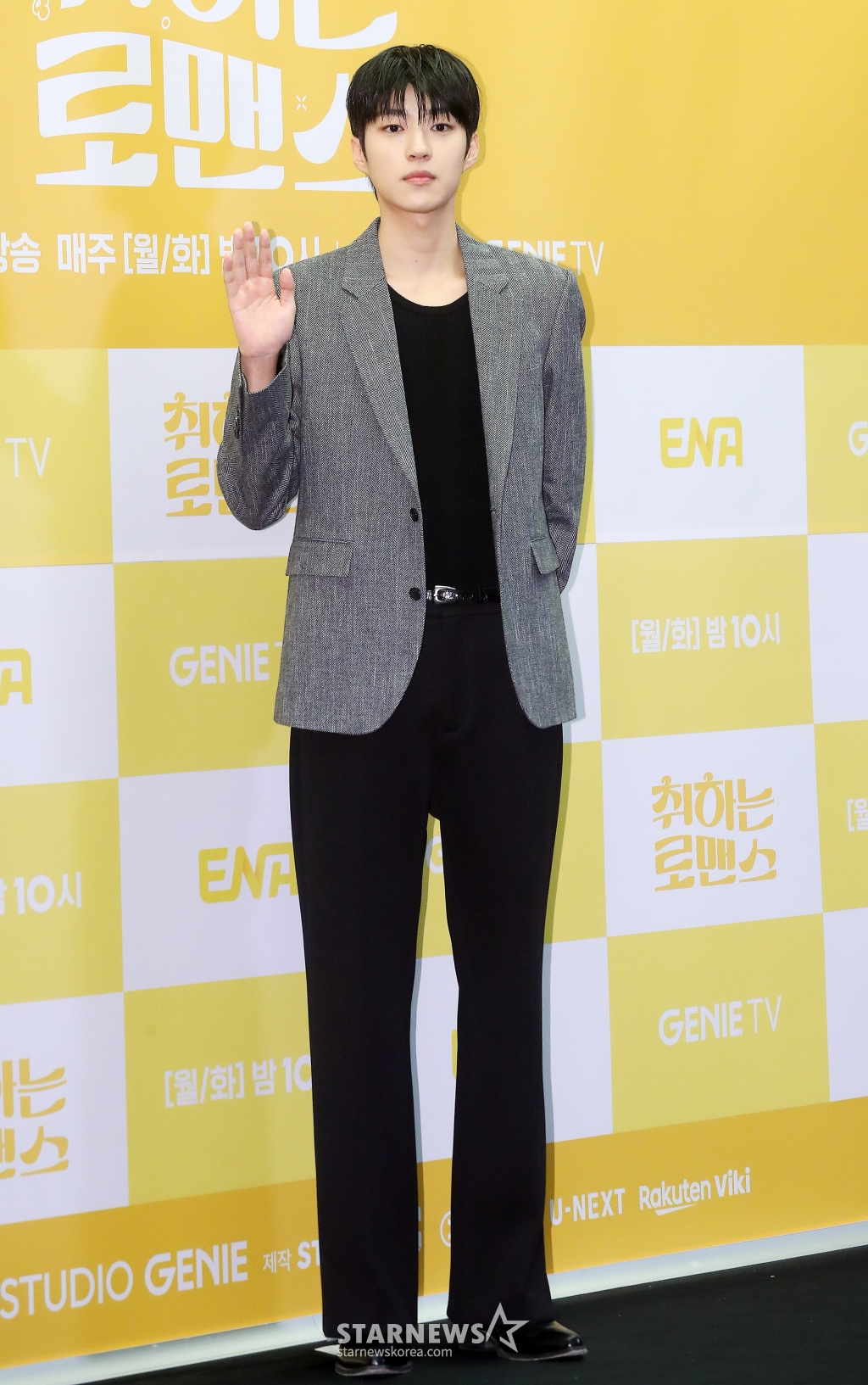 배우 백성철이 4일 오후 서울 마포구 상암동 스탠포드 서울에서 진행된 ENA 월화드라마 '취하는 로맨스' 제작발표회에 참석해 포즈를 취하고 있다. '취하는 로맨스'는 감정을 숨기는 게 당연한 '초열정' 주류회사 영업왕 용주(김세정 분)와 감정을 캐치하는 게 일상인 '초민감' 브루어리 대표 민주(이종원 분)의 설렘 도수 끌올 로맨스. 2024.11.04 /사진=김창현 chmt@