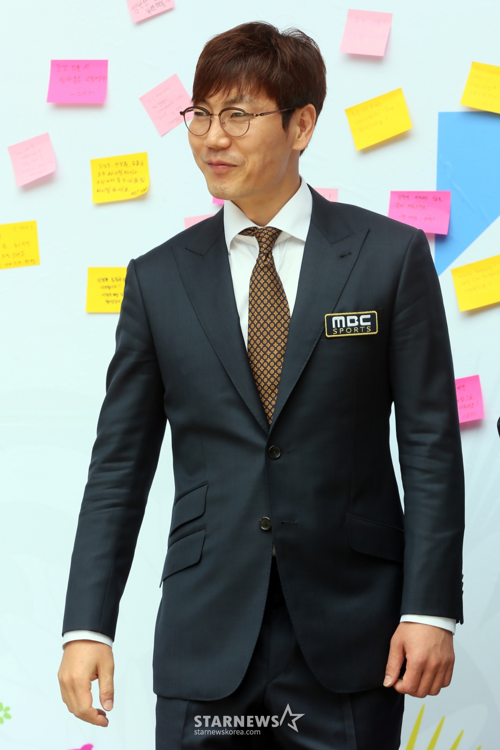 $ MBC 브라질 월드컵 중계팀 김성주 안정환 송종국이 9일 오후 서울 여의도 MBC에서 가진 월드컵 출정식에 참석하고 있다. /사진=임성균 기자 tjdrbs23@