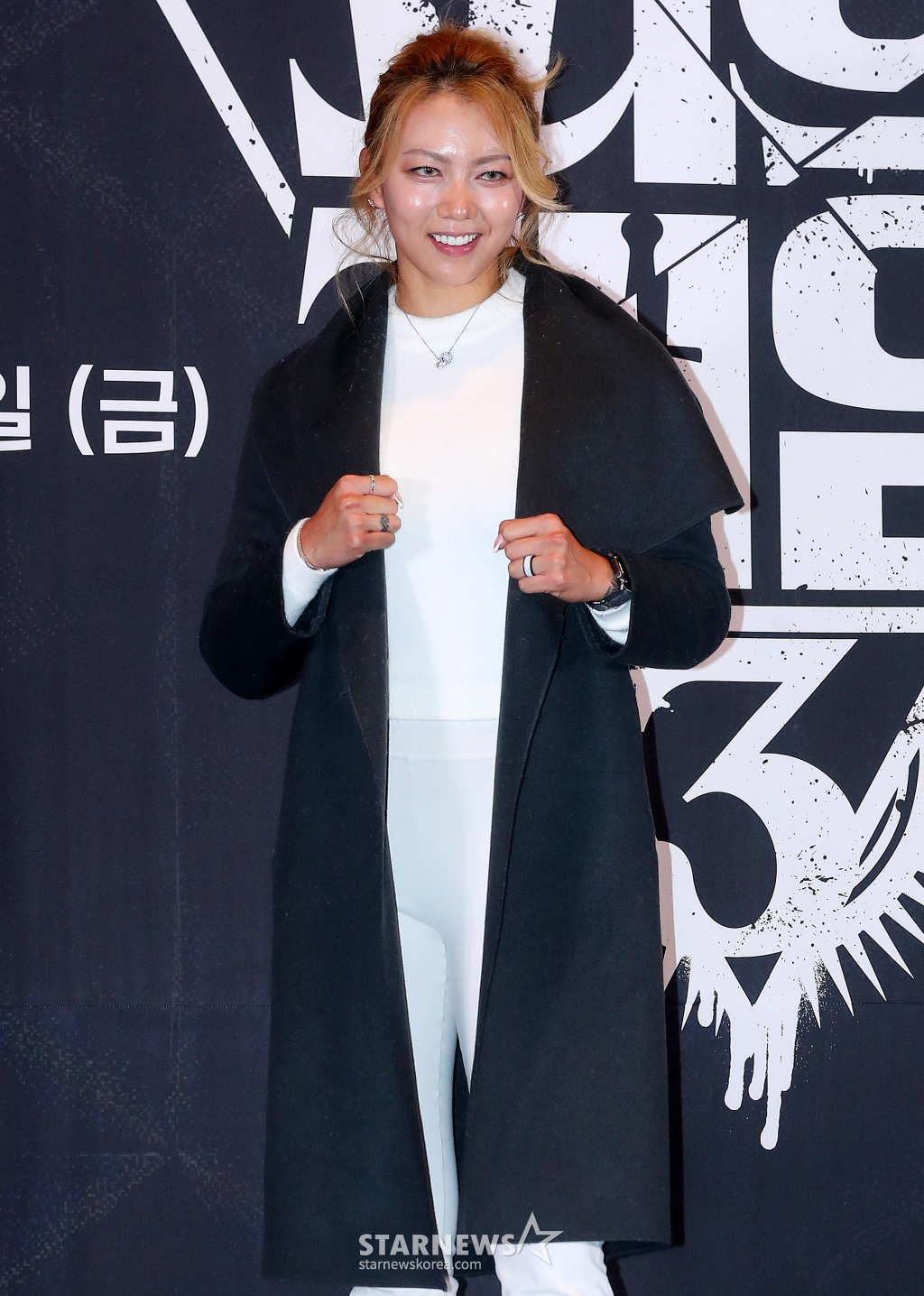 이종격투기 엠제이 킴이 12일 오후 서울 성동구 메가박스 성수에서 진행된 웨이브 오리지널 '피의 게임 시즌3' 제작발표회에 참석해 포즈를 취하고 있다. '피의 게임3'는 서바이벌 레전드들과 신예들이 지킬 것인가, 뺏을 것인가를 두고 벌이는 생존지능 서바이벌. 오는 15일 공개. 2024.11.12 /사진=김창현 chmt@