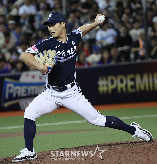 '2024 WBSC 프리미어12' B조 예선 한국-대만전이 13일 대만 타이베이돔에서 열렸다. 한국 곽도규가 역투하고 있다. /사진=김진경 대기자