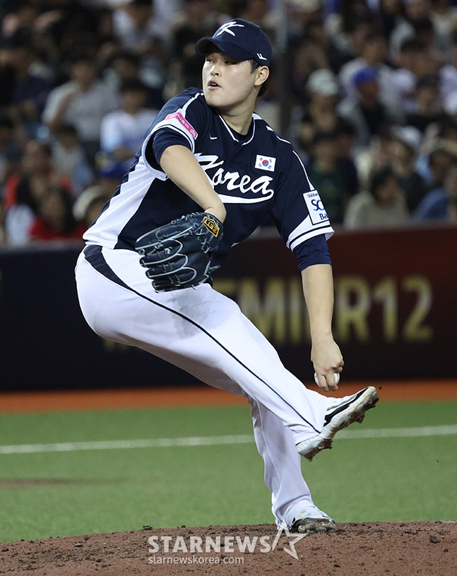 '2024 WBSC 프리미어12' B조 예선 한국-대만전이 13일 대만 타이베이돔에서 열렸다. 한국 최지민이 역투하고 있다. /사진=김진경 대기자