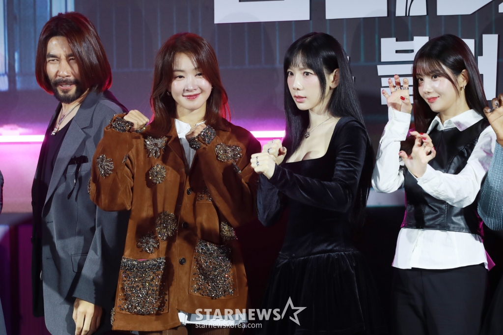 노홍철, 이시영, 태연, 박은비,가 14일 오후 서울 CGV용산아이파크몰에서 진행된 넷플릭스 예능 '좀비버스 : 뉴 블러드' 제작발표회에 참석해 포즈를 취하고 있다. /2024.11.14 /사진=이동훈 photoguy@