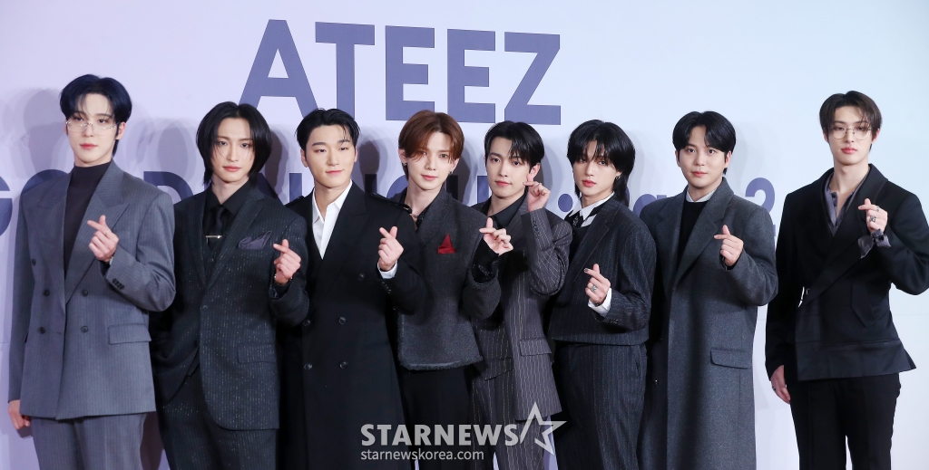 그룹 에이티즈(ATEEZ)가 14일 오후 서울 송파구 롯데호텔 월드에서 진행된 미니 11집 '골든 아워 : 파트 2(GOLDEN HOUR : Part.2)' 발매 기념 기자간담회에 참석해 포즈를 취하고 있다. 에이티즈의 미니 11집에는 '딥 다이브(DEEP DIVE)'를 시작으로 '씬 1 : 밸류(Scene 1 : Value)', '아이스 온 마이 티스(Ice On My Teeth)', '맨 온 파이어(Man on Fire)', '셀피쉬 왈츠(Selfish Waltz)', '이너프(Enough)'까지 총 6개의 트랙이 수록돼 있다. 2024.11.14 /사진=김창현 chmt@