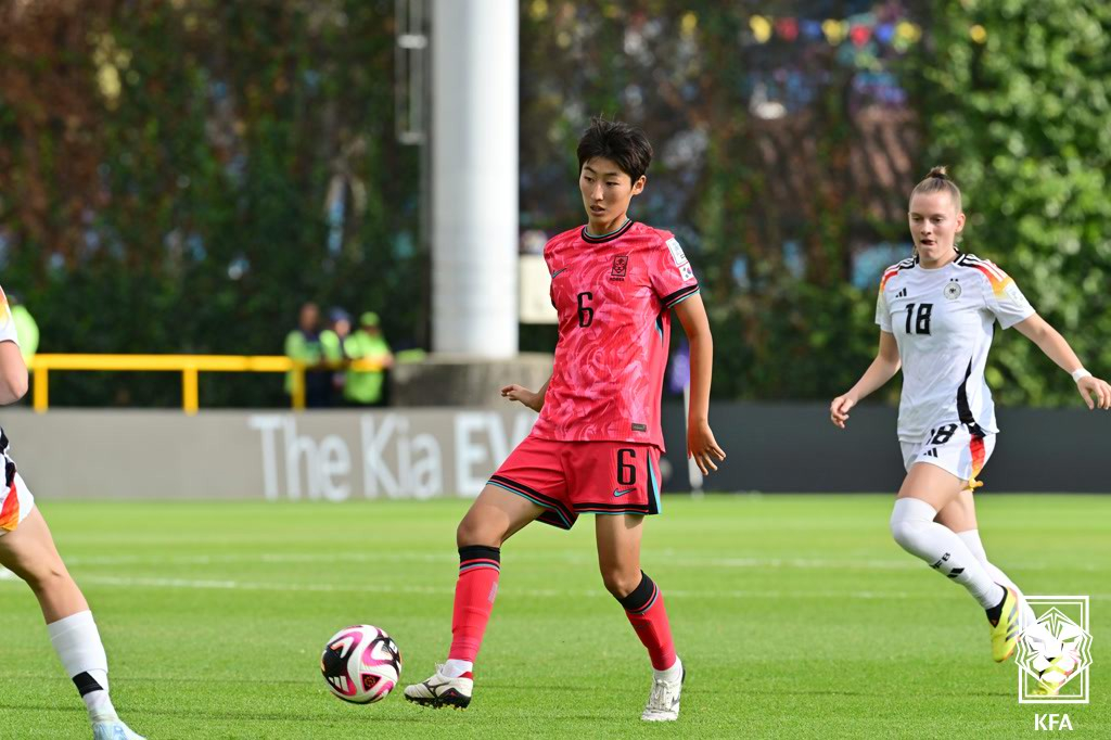 지난 2024 콜롬비아 U-20 월드컵에서 활약한 김신지(6번). /사진=대한축구협회(KFA) 제공