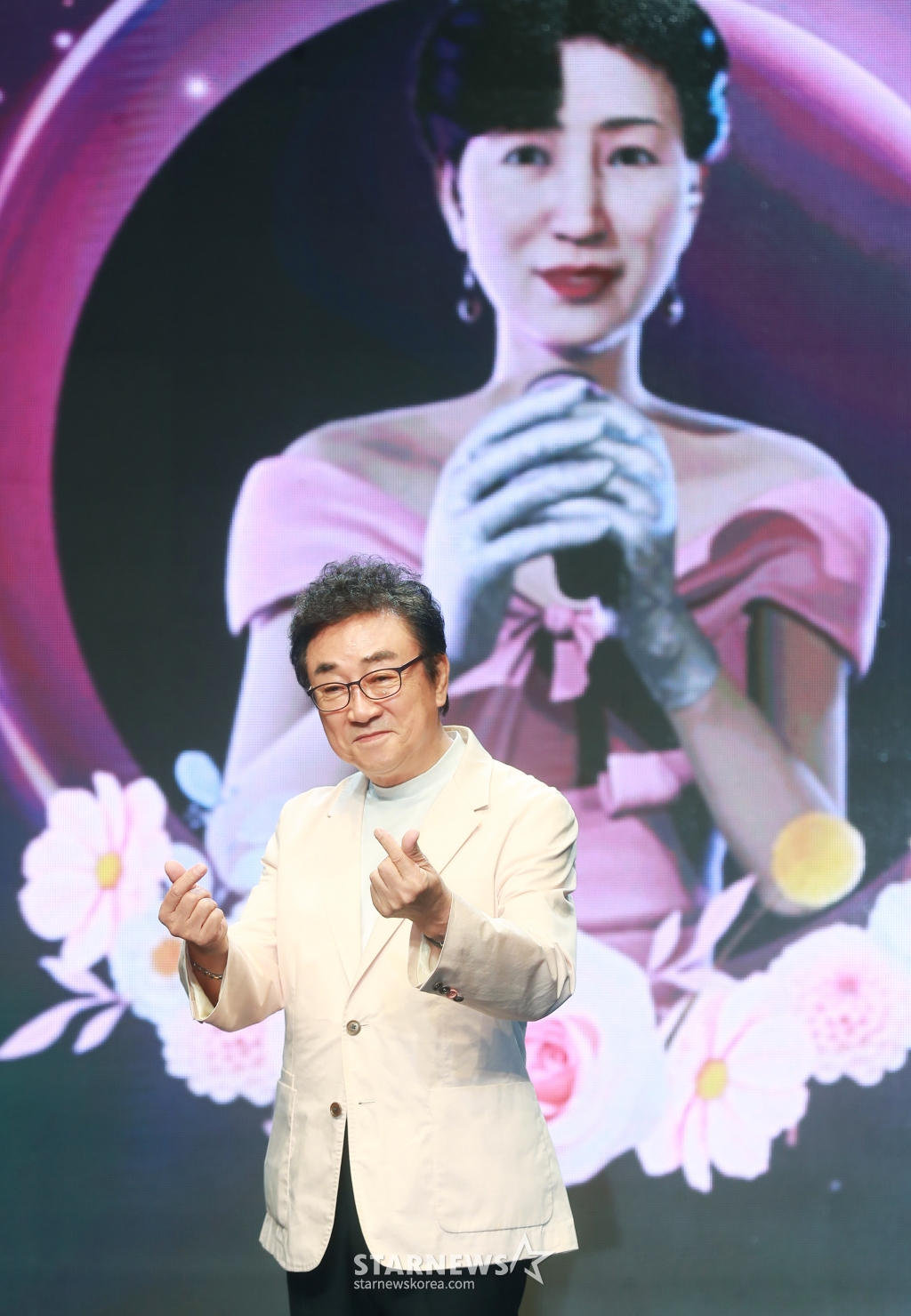 故 김자옥의 남편인 가수 오승근이 7일 오전 서울 강남구 일지아트홀에서 진행된 TV조선 '아바드림' 故 김자옥 아바타 기자간담회에 참석해 포즈를 취하고 있다. /2022.10.07