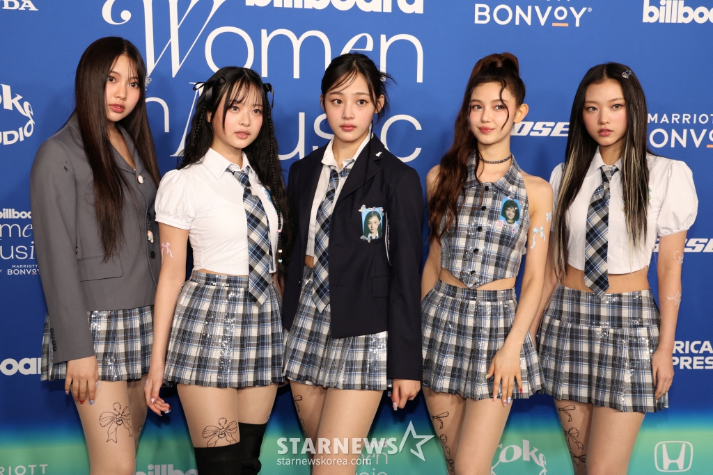 (잉글우드 로이터=뉴스1) 정지윤 기자 = 미국 캘리포니아 잉글우드에서 열린 빌보드 우먼 인 뮤직 어워드에 뉴진스가 참석해 포즈를 취하고 있다. 2024.03.06 ⓒ 로이터=뉴스1 Copyright (C) 뉴스1. All rights reserved. 무단 전재 및 재배포, AI학습 이용 금지. /사진=(잉글우드 로이터=뉴스1) 정지윤 기자