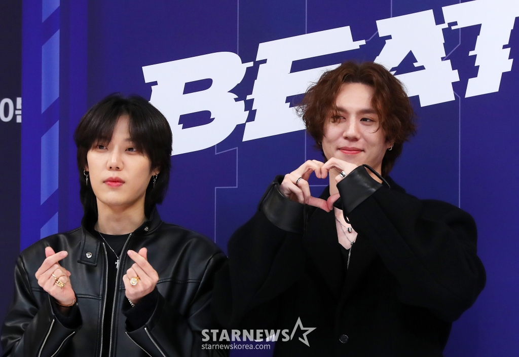 프로듀서 엘 캐피탄, 가수 유겸이 19일 오전 서울 양천구 목동 SBS사옥에서 진행된 글로벌 보이 그룹 오디션 프로그램 '유니버스 리그' 제작발표회에 참석해 포즈를 취하고 있다. '유니버스 리그'는 단 하나의 프리즘 컵을 차지하기 위해 경쟁하는 리그전 형식의 오디션이다. 2024.11.19 /사진=김창현 chmt@
