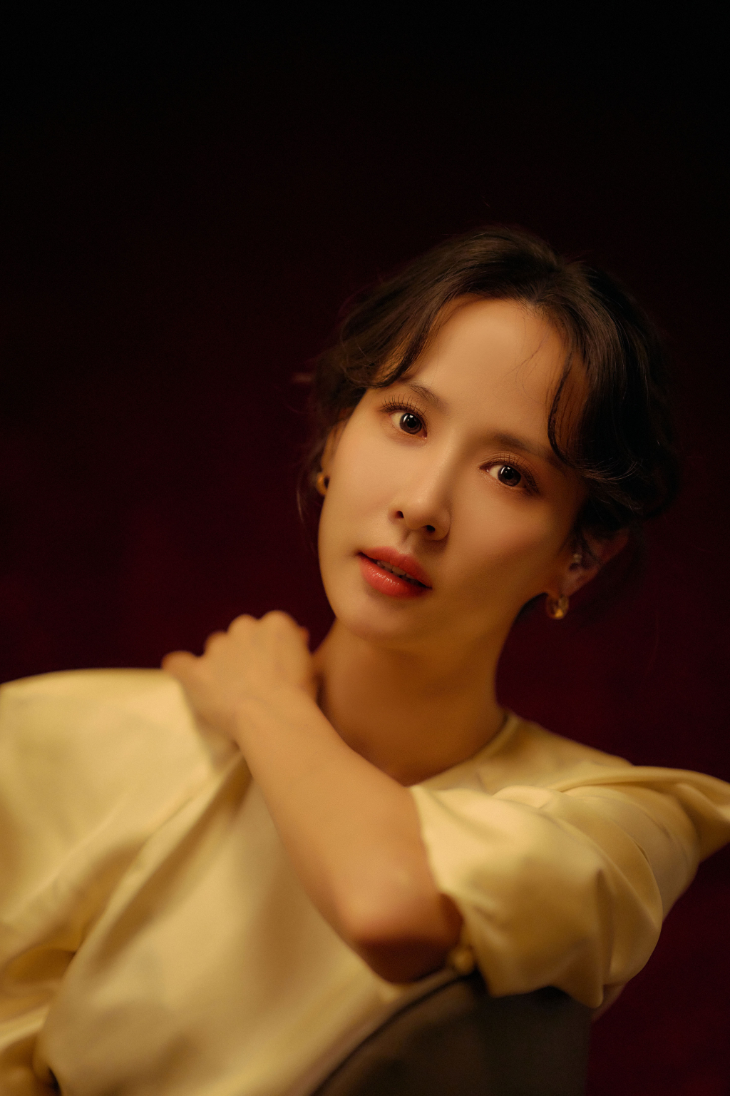 배우 조여정이 19일 오전 서울 종로구 삼청동의 한 카페에서 진행된 영화 '히든페이스' 개봉 관련 인터뷰를 위해 포즈를 취하고 있다. '히든페이스'는 실종된 약혼녀 '수연'의 행방을 쫓던 '성진' 앞에 '수연'의 후배 '미주'가 나타나고, 사라진 줄 알았던 '수연'이 그들과 가장 가까운 비밀이 공간에 갇힌 채 벗겨진 민낯을 목격하며 벌어지는 색(色)다른 밀실 스릴러. 오는 20일 개봉. / 사진제공=스튜디오앤뉴, 쏠레어파트너스(유), NEW /사진=김창현 chmt@
