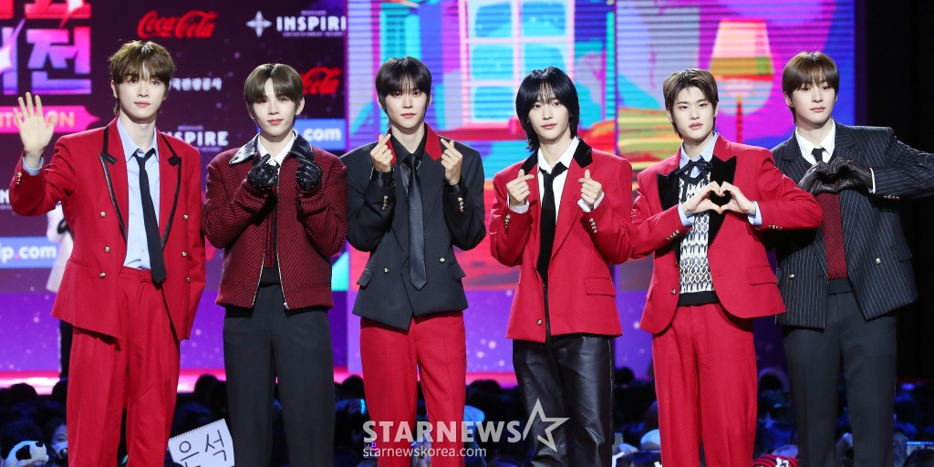 그룹 라이즈가 25일 오후 인천 영종도 인스파이어 컨벤션 그랜드볼룸에서 진행된 '2023 SBS 가요대전' 레드카펫 행사에 참석해 포즈를 취하고 있다. 2023.12.25 /사진=김창현