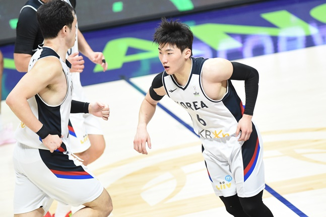 문유현(오른쪽). /사진=대한민국농구협회 제공