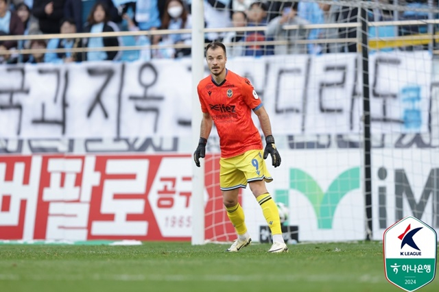 골키퍼로 변신한 무고사. /사진=한국프로축구연맹 제공