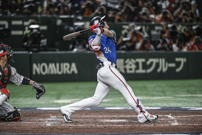 천제셴이 홈런을 날리고 있다. /사진=WBSC 공식 홈페이지 갈무리