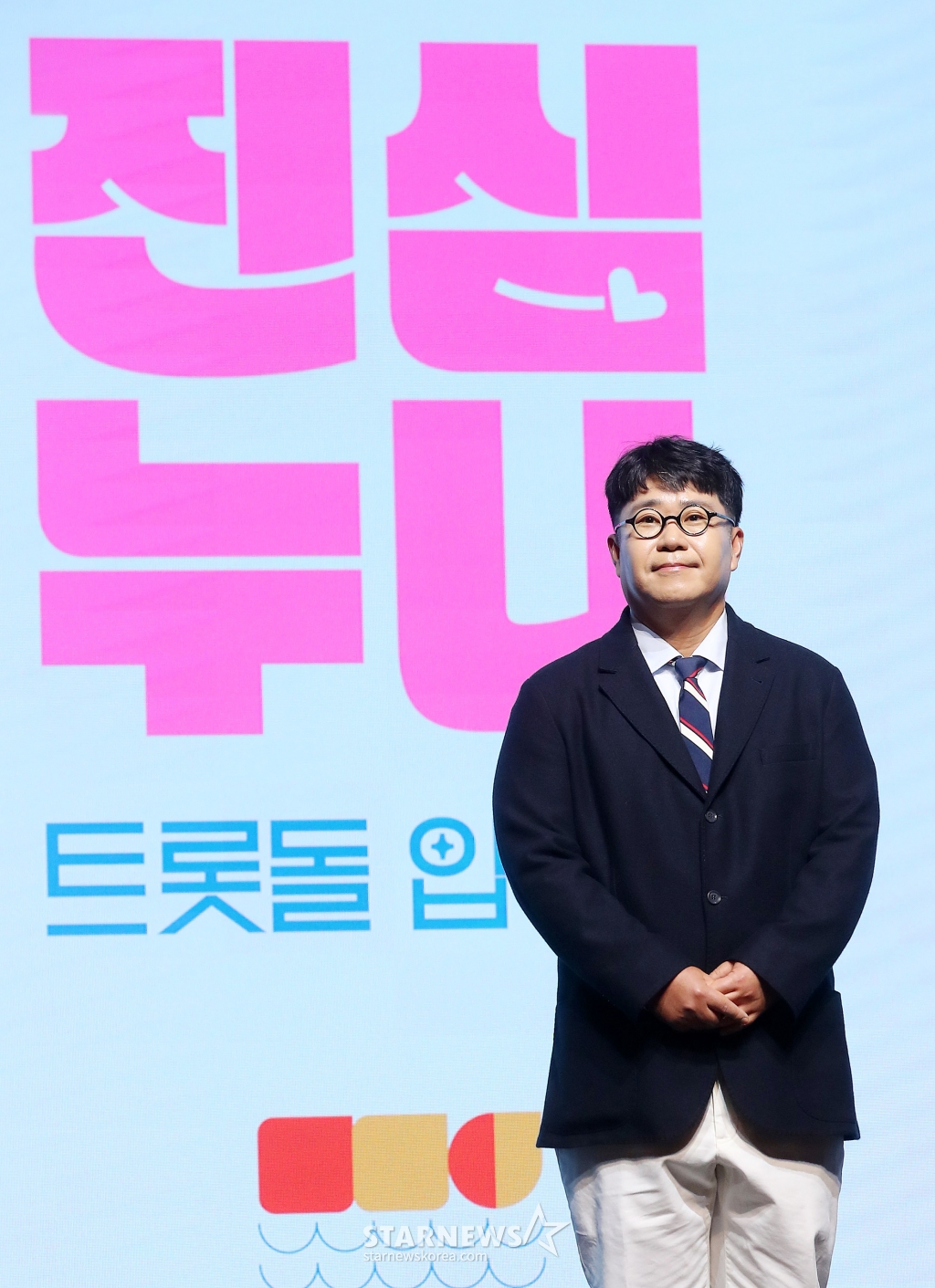 프로듀서 조영수가 26일 오후 서울 강남구 슈피겐홀에서 진행된 TV조선 예능 '트롯돌 입덕기: 진심누나' 기자간담회에 참석해 멋진 무대를 선보이고 있다.. '진심누나'는 덕질에 진심인 누나들이 '신인 트롯돌'이라고 쓰고 '내 가수'라 읽는 MYTRO(마이트로)의 피, 땀, 눈물 어린 성장 드라마를 함께하며 이들의 슈퍼스타 등극을 응원하는 팬심 서포트 프로젝트다. 2024.11.26 /사진=김창현 chmt@